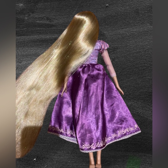17” RAPUNZEL SINGING DOLL - Picture 3 of 3